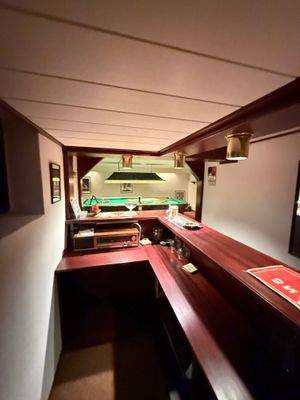 Billardzimmer mit Bar