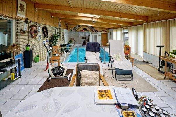 Schwimmhalle Ansicht III