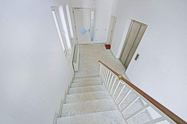 Hausflur / Treppenhaus im EG