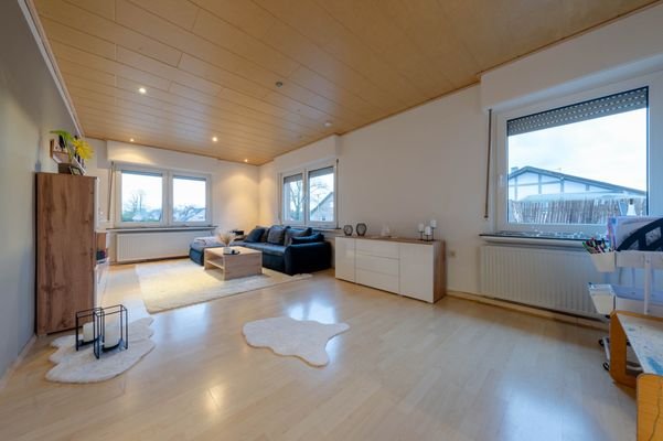 1.OG re. Wohnzimmer 