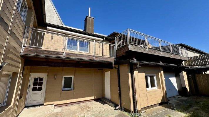 Garage und Hintereingang