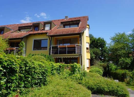 Hausansicht mit Balkon