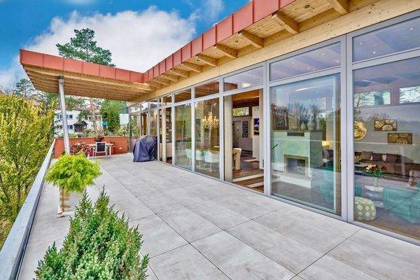 große und sehr sonnige Dachterrasse