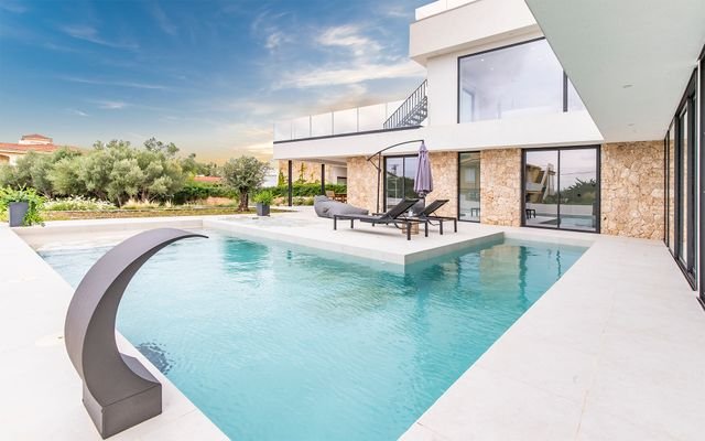 Moderne, geräumige Villa mit Pool in Sa Cabaneta