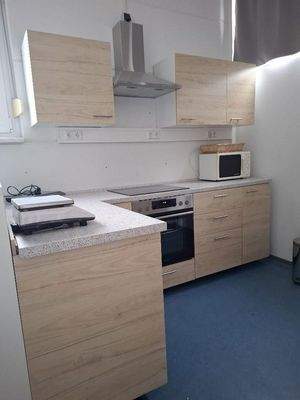 Küche links Herd/Mikrow.