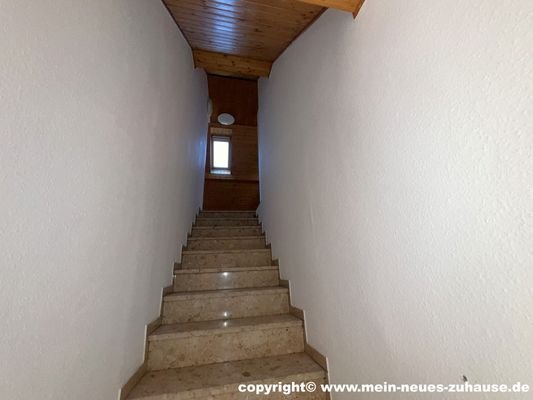 Bild 5 Treppe zum Dachgeschoss