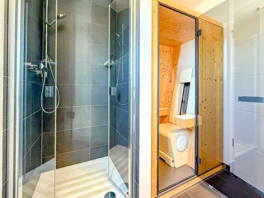 Dusche / Infrarotsauna