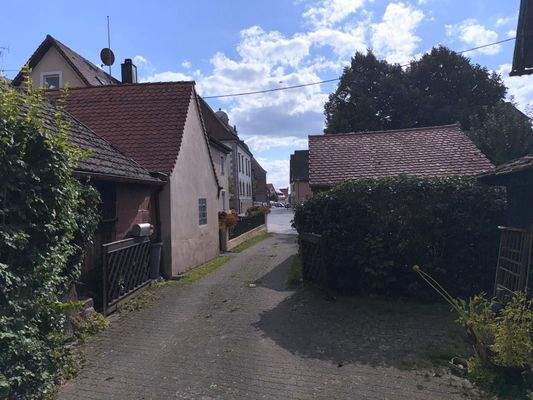 Zufahrt zu den Häusern