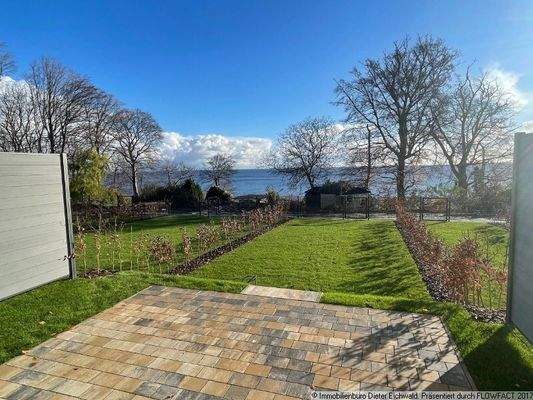 Terrasse und Gartenblick