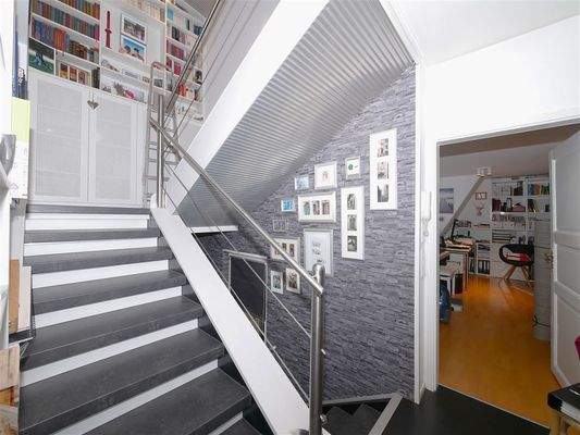 Podesttreppe ins Dachgeschoss