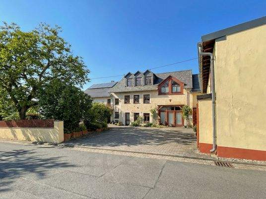 [KI-optimiertes Foto] Straßenansicht