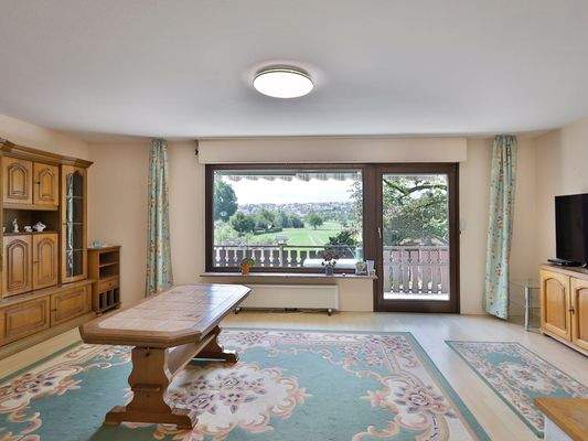 Helles, geräumiges Wohnzimmer