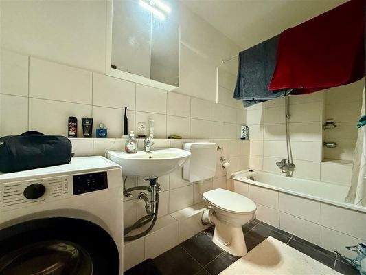 Badezimmer mit WM-Anschluss