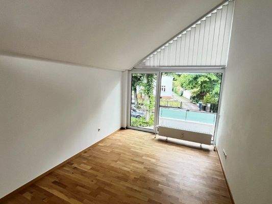 1.OG_Zimmer_mit_Balkon_links