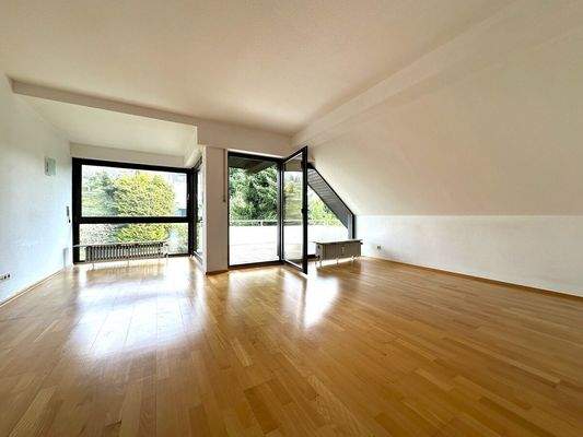 ... mit Zugang auf einen der Balkone