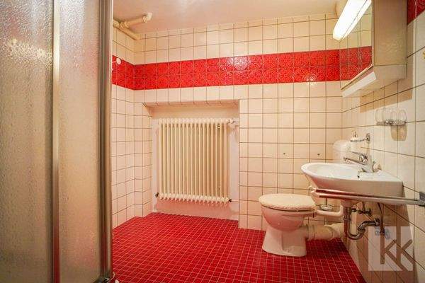 ...eigenem Badezimmer