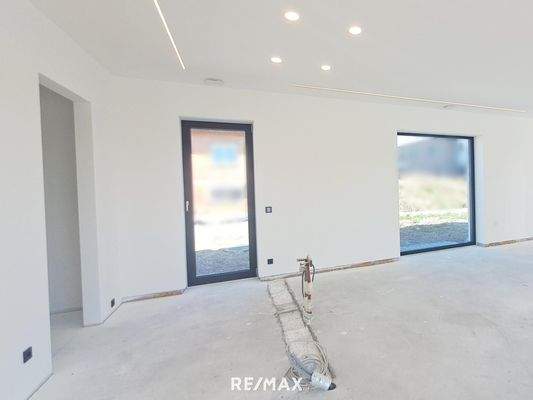 8 Küche mit Ausgang auf Terrasse