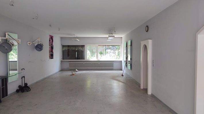 Geschäftsraum links Damensalon EG.jpg