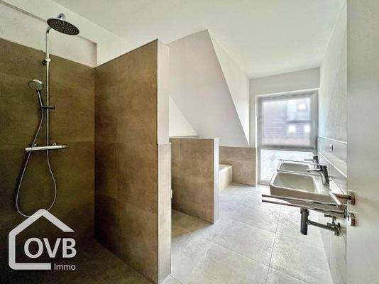 Badezimmer (Abbildung ähnlich)