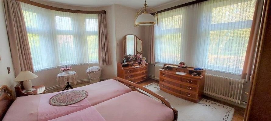 Schlafzimmer EG.jpg