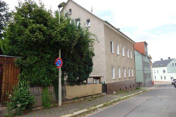 Strassenansicht von links