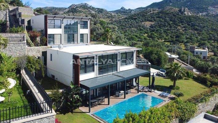 House with Sea Views and Private Pool in Bodrum Yalıkavak