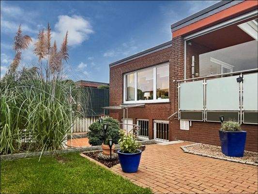 Der Garten bietet viele Rückzugsorte für Ruhe und Entspannung