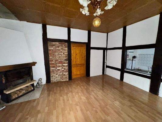 Wohnzimmer mit Kamin  .jpeg