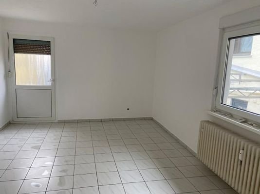 Schlafzimmer mit Zugang zum Balkon