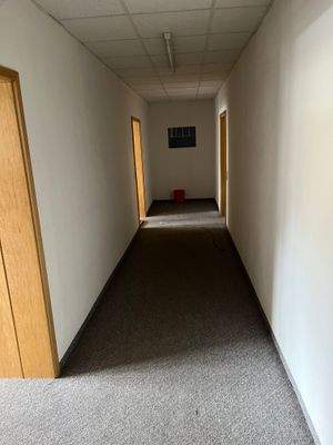 11. Büro 2 OG, Flur.JPG