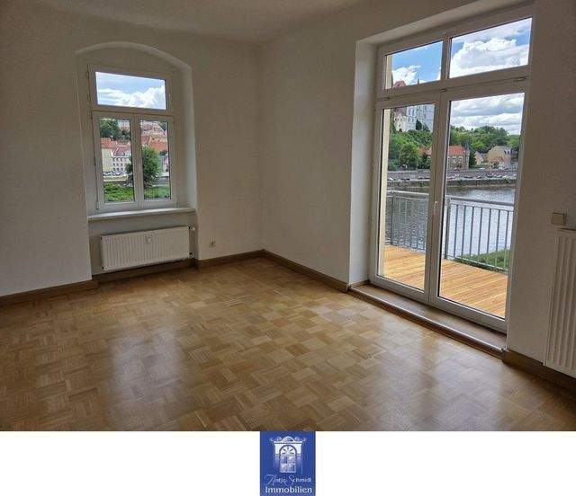 Traumhafter Blick! Eindrucksvolle Wohlfühlwohnung unmittelbar an der Elbe! - Foto 1