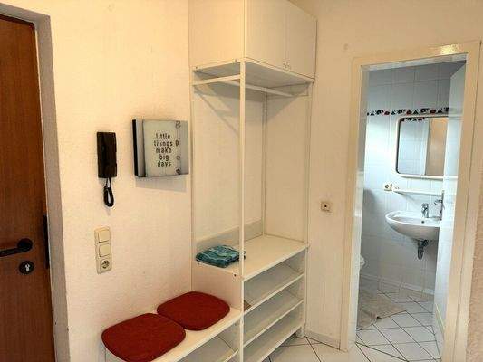 Eingang und Gäste-Duschbad