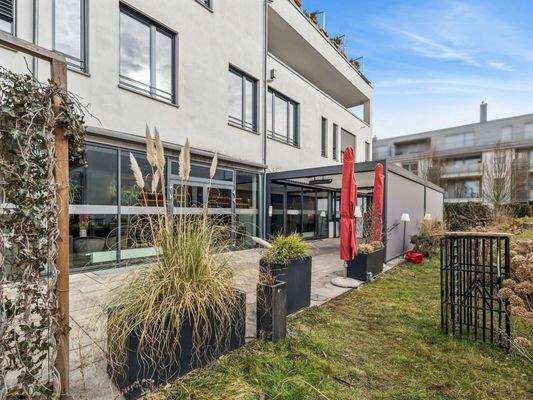 Sonnige Außenterrasse