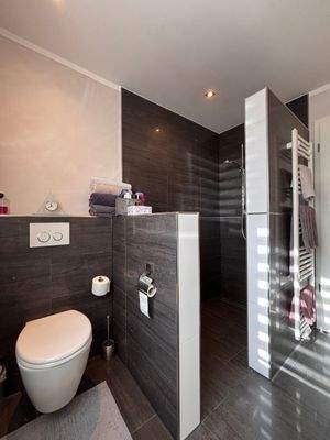 Modernes Badezimmer