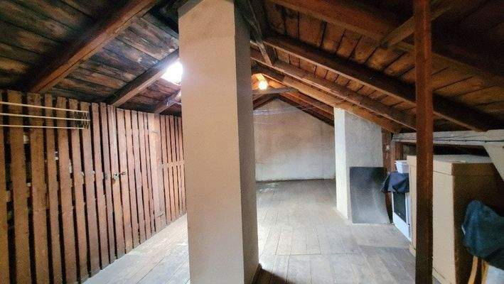 Dachboden mit Abteilen