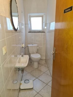 Gäste-WC im 1 Stock.jpg
