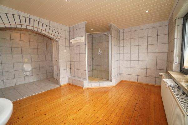 Badezimmer EG mit Dusche
