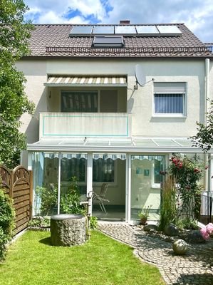 Hausansicht mit Solaranlage