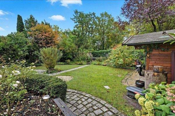 Blick durch den vorderen Garten.jpg