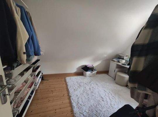 OG: Arbeits- /Kinderzimmer Bild 1