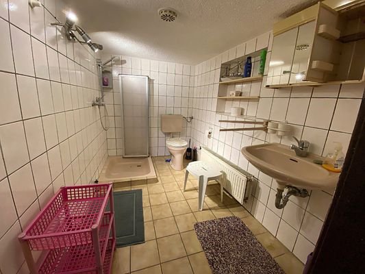 Bad OG mit Dusche und WC