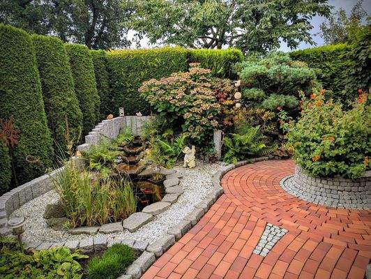 Ziergarten mit Teich