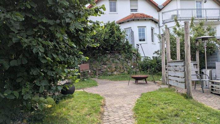 Garten mit Sicht auf das Haus