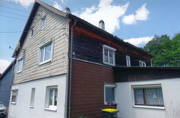 Hinteransicht mit Wohnhausanbau