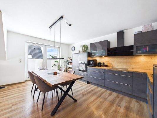 Küche mit Essbereich