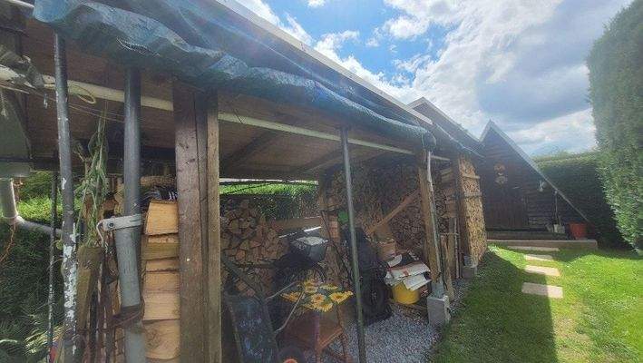 Nebengelass /Holzunterstand