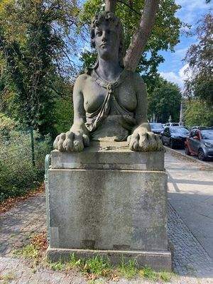 Statue am Hubertussee