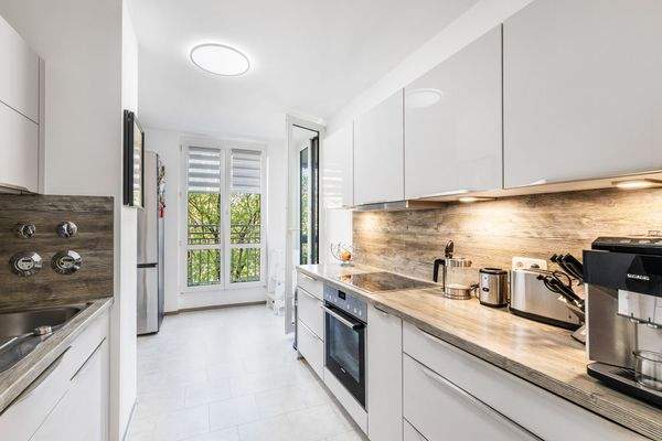 Küche mit Loggia-Zugang