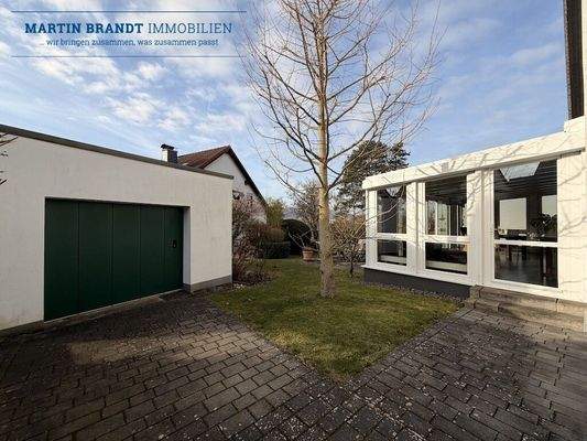 Ansicht Garage und Wintergarten