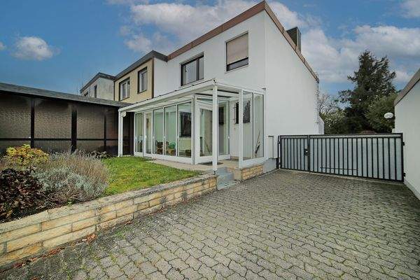 Einfahrt Eingangsbereich